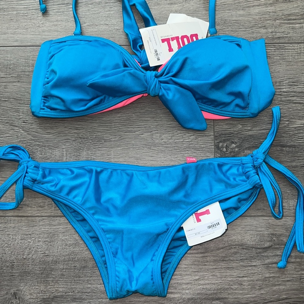Bikinis - Picture 2 of 9